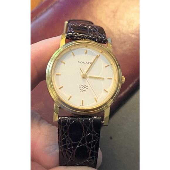 Unisex 32mm Sonata by Tata of India Watch, Gold Tone, WR to 30m, 1141YA8 - Picture 3 of 4